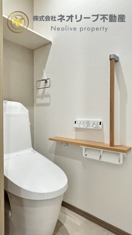 トイレ　※同型物件参考写真（内装カラーは異なります）