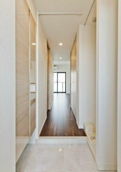玄関　玄関からお部屋に向けて