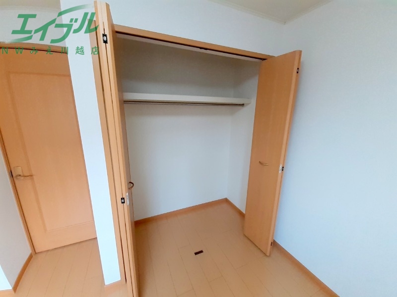 収納　同型参考写真