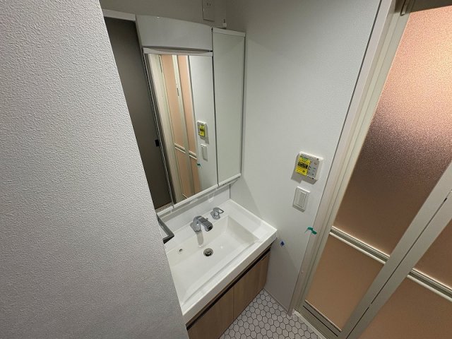 洗面設備　ゆったりとスペースのある洗面所