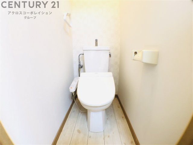 トイレ　温水洗浄便座付きのトイレです♪