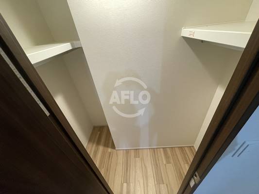 収納　スプランディッド難波III　納戸