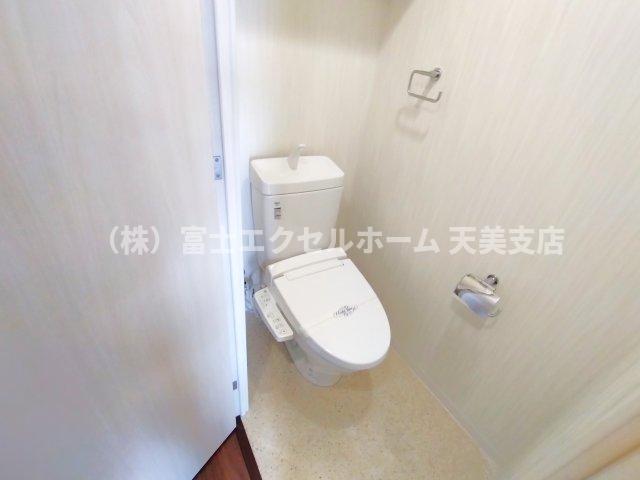 トイレ　温水洗浄暖房便座