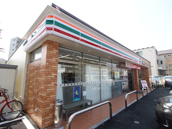 コンビニ　セブンイレブン（コンビニ）まで164m