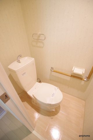 地下鉄谷町線 南森町駅 徒歩9分 11階建 築18年のトイレ写真