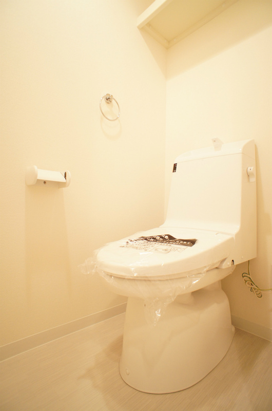 トイレ　落ち着いた色調のトイレです