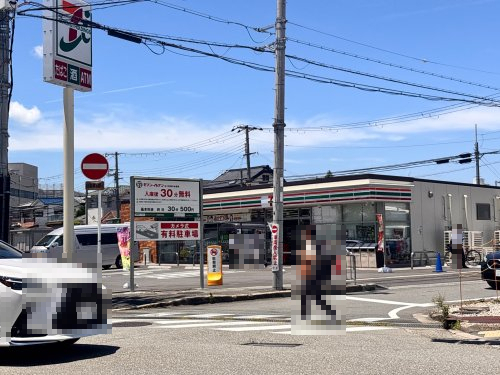 コンビニ　セブンイレブン大阪空港駅前店（コンビニ）まで247m