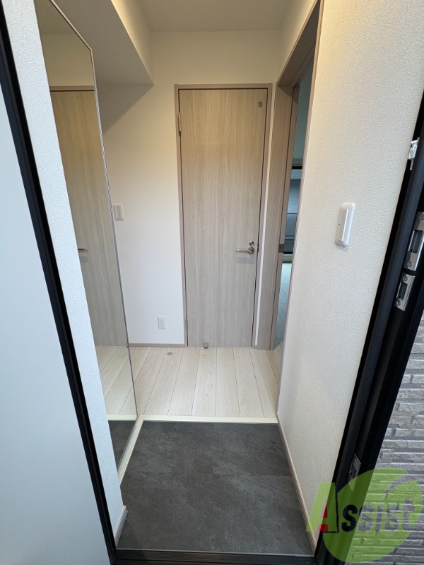 玄関　玄関からの様子です。すぐ部屋が見えないのは安心ですね。