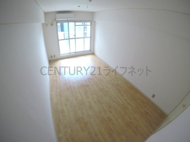 地下鉄御堂筋線 新大阪駅 徒歩5分 11階建 築45年の居間写真