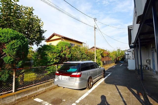 駐車場　敷地内駐車場アリ