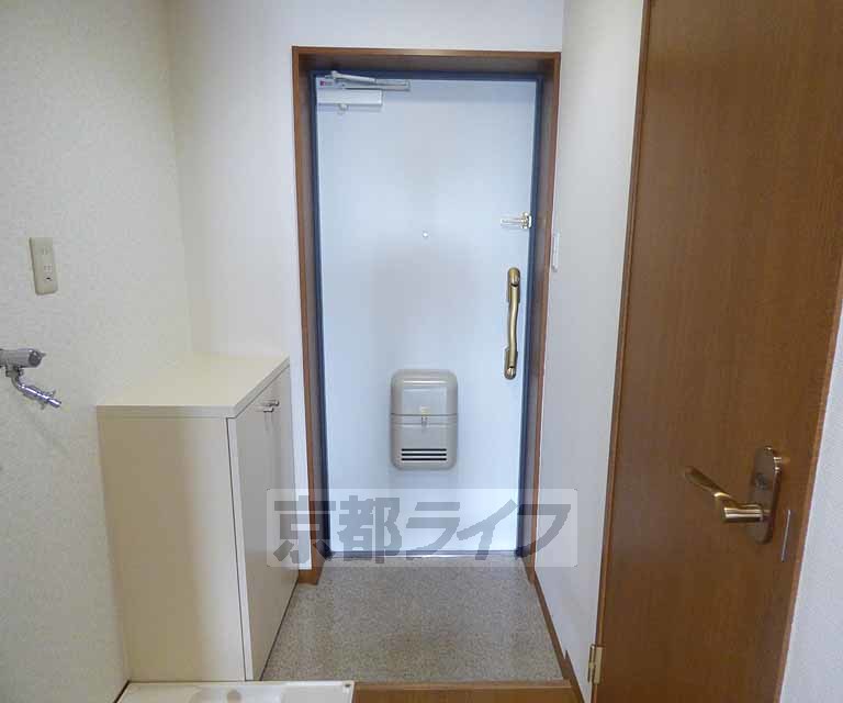 クローバーコートの玄関写真