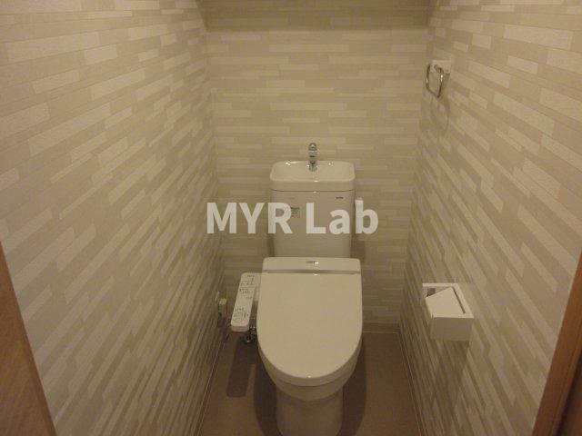 西鉄天神大牟田線 西鉄平尾駅 徒歩5分 5階建 築9年のトイレ写真