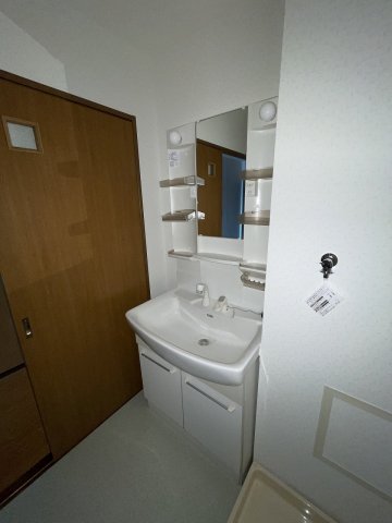 洗面設備　別のお部屋の写真です。
