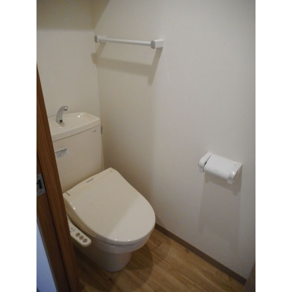 トイレ　清潔感のあるウォシュレット付きのトイレです♪