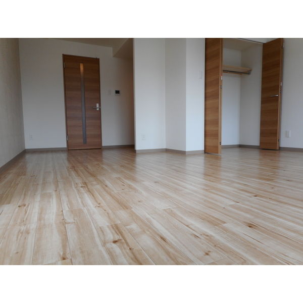 居室・リビング　温かみのある内装のお部屋です♪