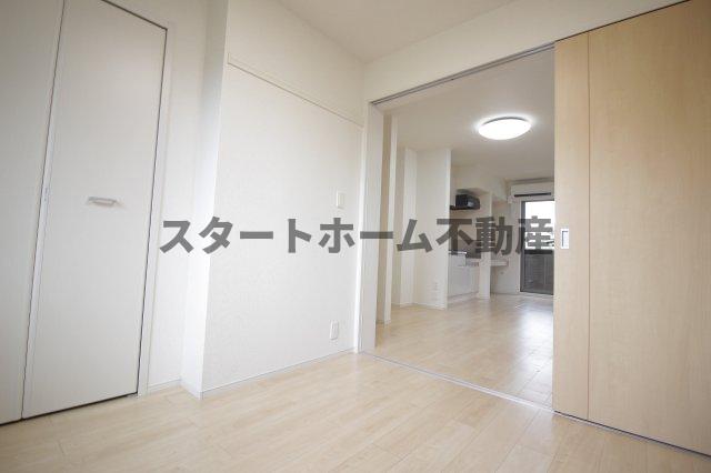 その他部屋・スペース　広くて明るい寝室