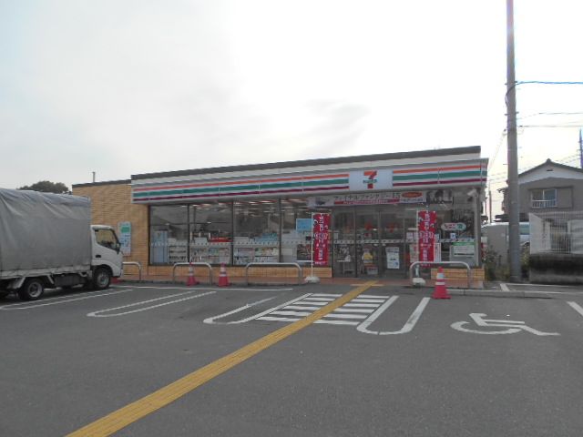 コンビニ　セブン-イレブン越谷七左町７丁目店（コンビニ）まで302m