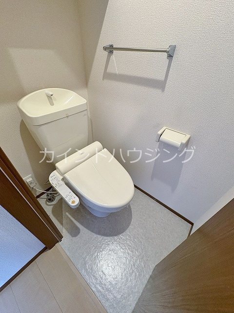 トイレ　温水洗浄便座