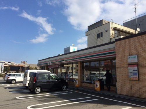 コンビニ　セブンイレブン 魚津釈迦堂1丁目店（コンビニ）まで849m