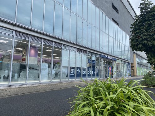 ドラックストア　トモズたまプラーザテラス店（ドラッグストア）まで1095m
