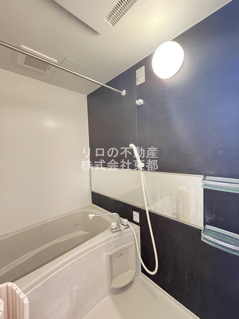 バス・シャワールーム　アクセントパネル仕様なので、オシャレなバスルームです♪