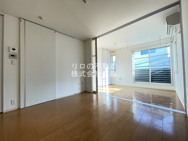 居室・リビング　ダイニングテーブルを置いたり自由にレイアウトできます☆