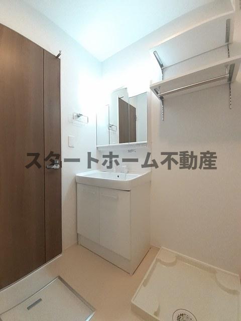 洗面設備　コンパクトで使いやすい洗面所