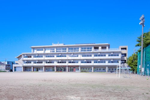 小学校　富山市立西田地方小学校（小学校）まで484m