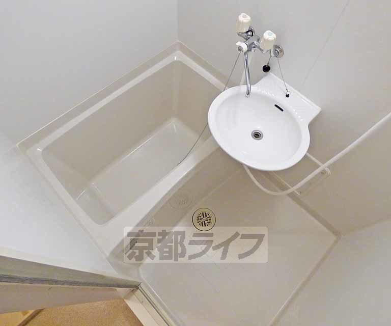 バス・シャワールーム　清潔感あるバスルーム