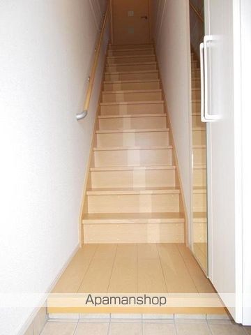 ＪＲ御殿場線 裾野駅 徒歩22分 2階建 築13年の玄関写真