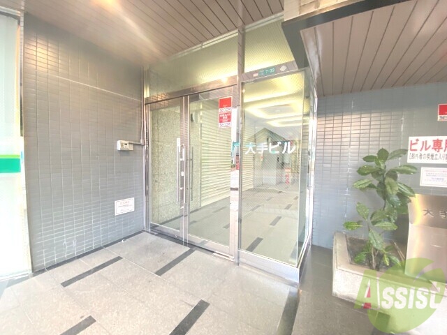 大手ビルの外観写真