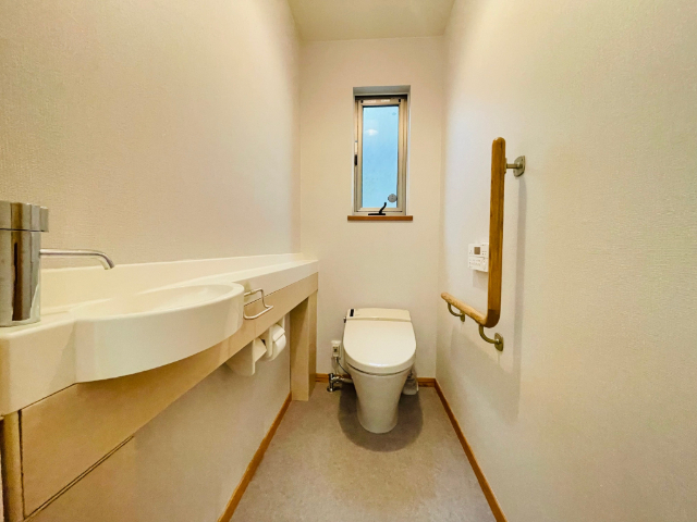 南江島町戸建のトイレ写真