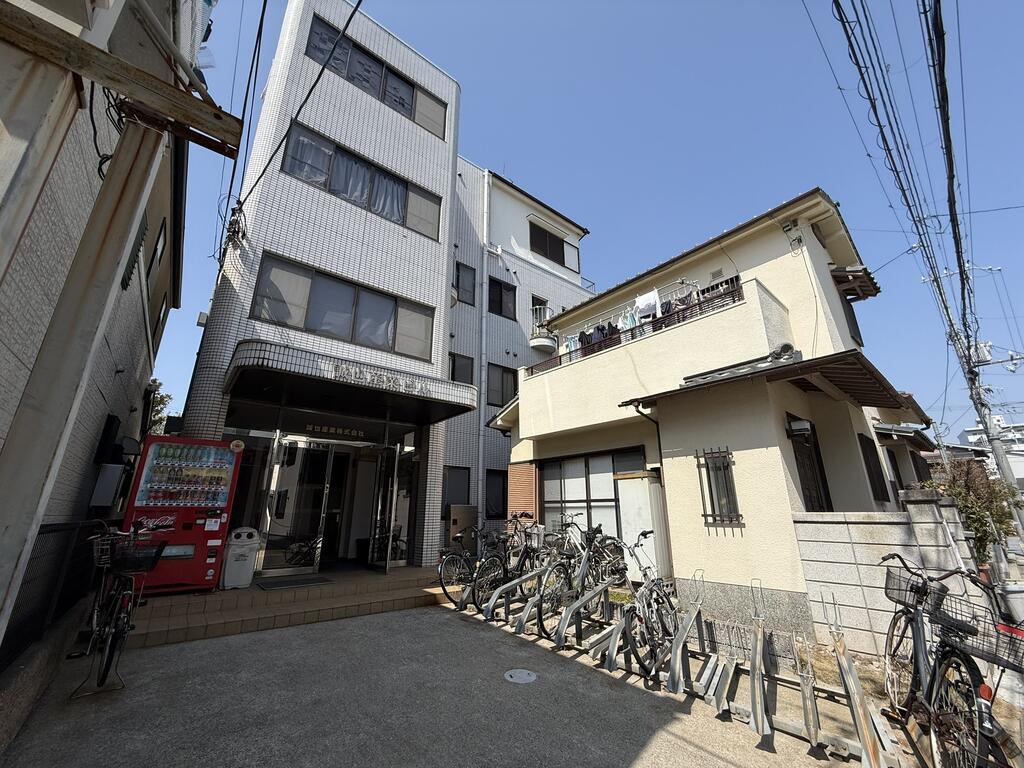 誠也産業ビルの建物外観