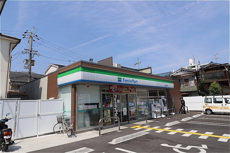 コンビニ　ファミリーマート東大阪日下町店（コンビニ）まで312m