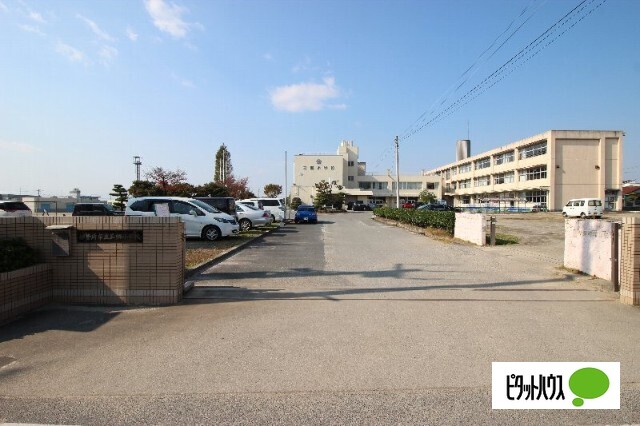 小学校　伊勢崎市立三郷小学校（小学校）まで1892m