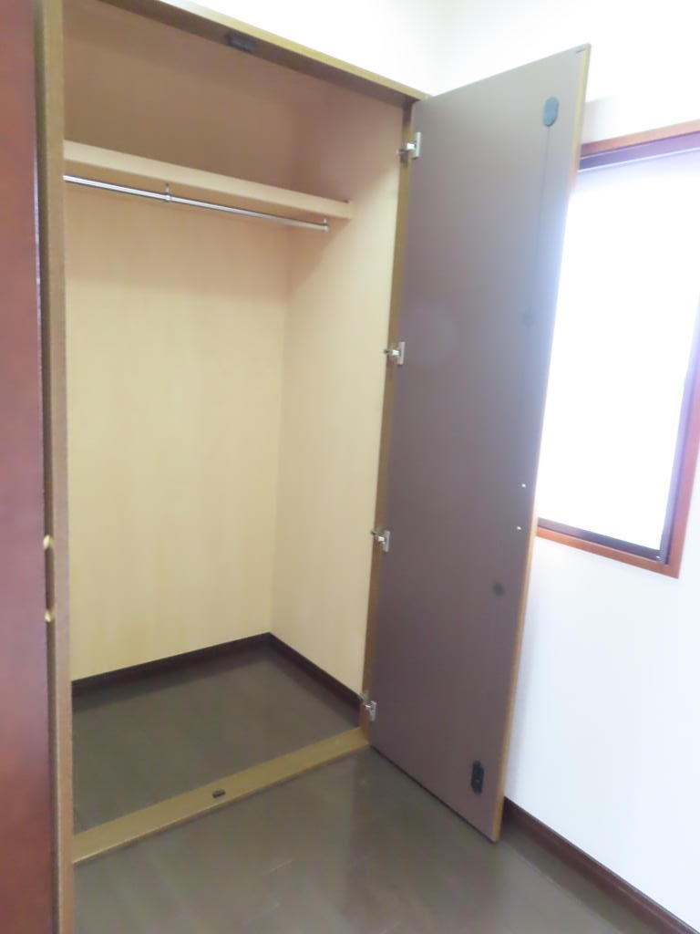 収納　洋室ウォークインクローゼット内