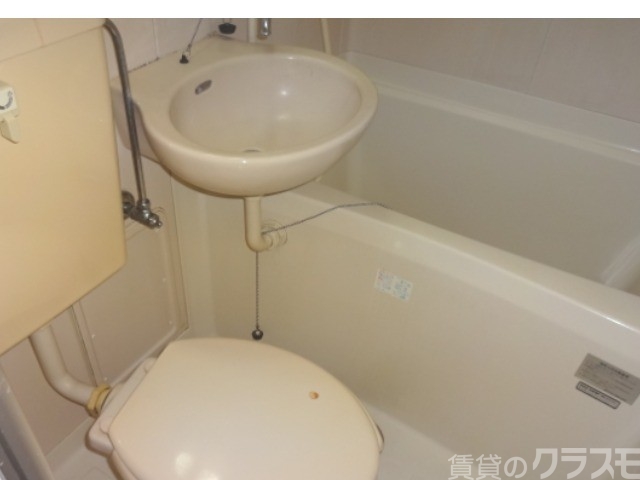 バス・シャワールーム　ユニットは家賃に免じて我慢です。