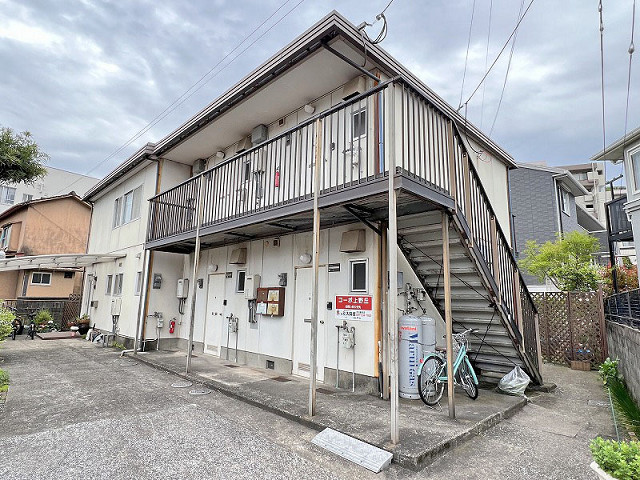 コーポ上野丘の建物外観