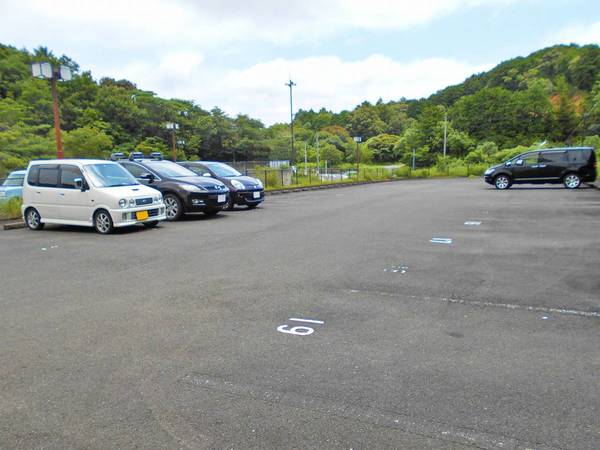 【ビレッジハウス磯部1号棟の駐車場】