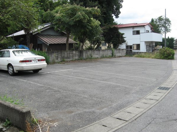 【芳賀郡芳賀町大字祖母井のマンションの駐車場】