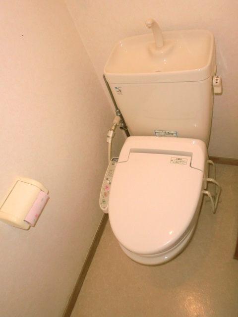 トイレ　洋式　温水洗浄便座