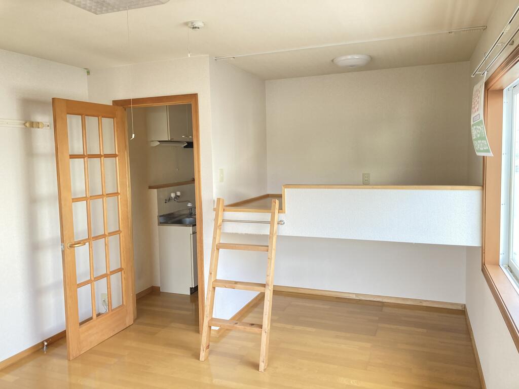 居室・リビング　ロフト　上部カーテンレール