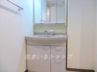 洗面設備　三面鏡付きシャンプードレッサー