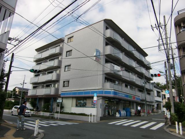コンビニ　ローソン　赤塚4丁目店（コンビニ）まで381m
