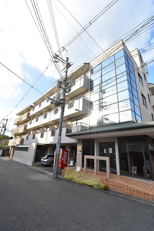 京都市東山区妙法院前側町のマンションの建物外観