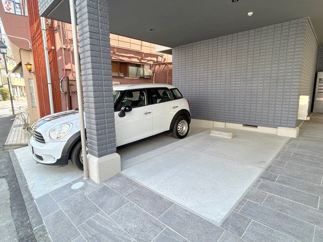 【川越市中原町のマンションの駐車場】