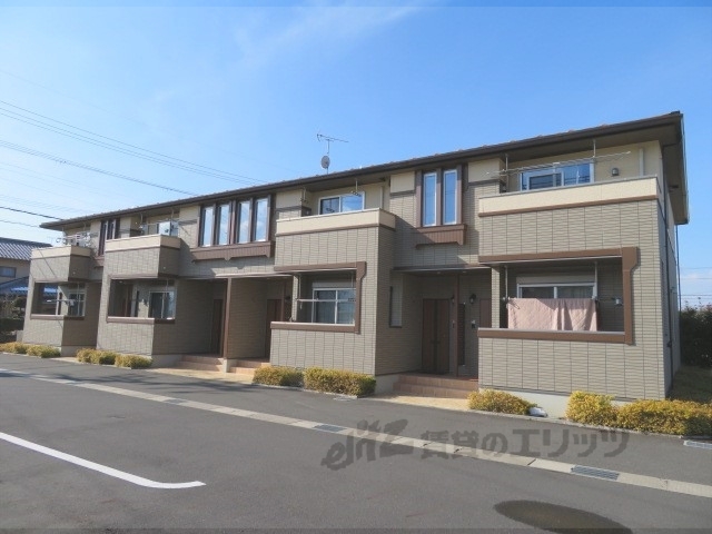 福知山市字長田のアパートの建物外観
