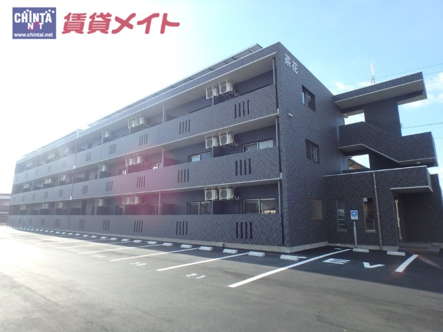 松阪市久保田町のマンションの建物外観