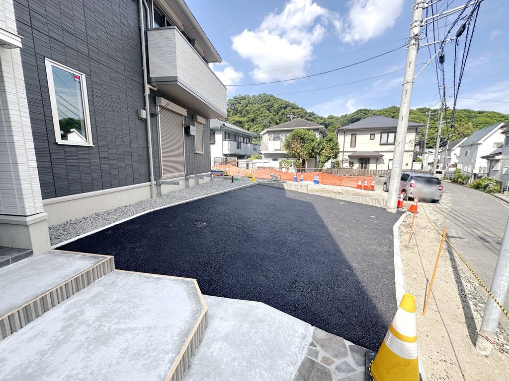 【逗子市久木のアパートの駐車場】