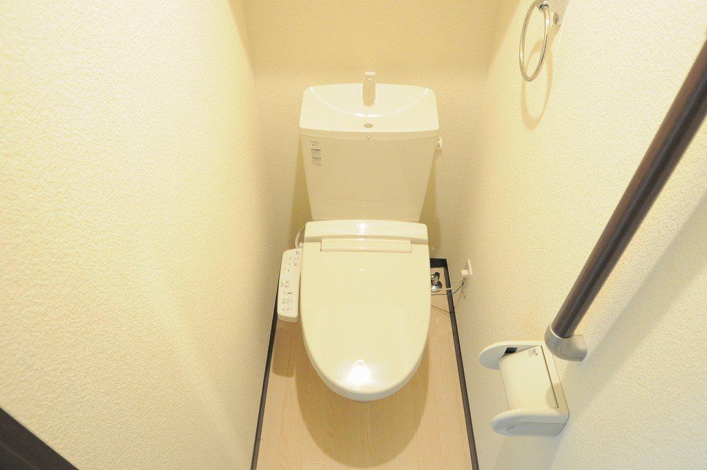 【横浜市瀬谷区本郷のアパートのトイレ】